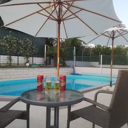 Sweet With Private Pool Lori Apartment